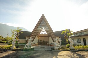 Exterior - Svargan Lakeside Glamping & Restaurant (Tabanan)