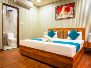 Deluxe Double Room, City View | Bathroom - Hotel Nutan Ashray (Vrindavan)