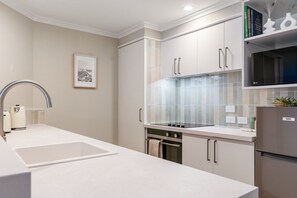Fridge, microwave, oven, stovetop - The Fernhill Nest | Cosy 1-Bed · Your QT Base (Queenstown)