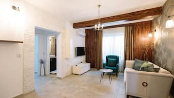 Appartement Deluxe, 1 très grand lit et 1 canapé-lit, vue ville | Coin séjour