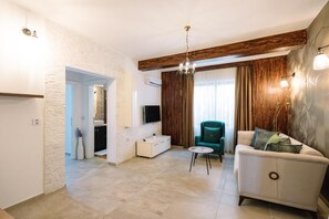 Deluxe Apartment, 1 King Bed with Sofa bed, City View | Living area - Hotel Platinum Lux (Ulcinj)