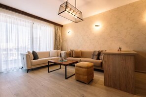 Lägenhet Deluxe - 1 kingsize-säng med bäddsoffa - utsikt mot staden | Vardagsrum