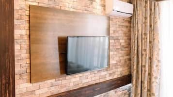 Deluxe Apartment, 1 King Bed with Sofa bed, City View | Interior