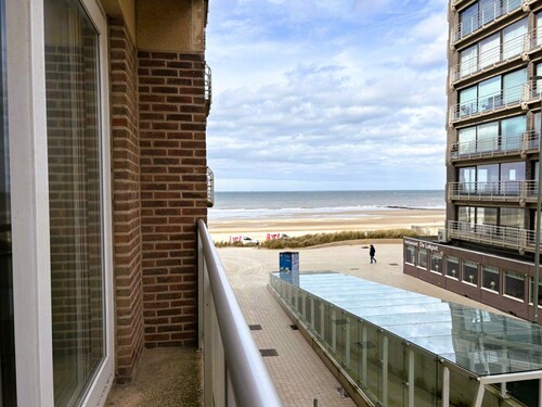 Modern Stay With Balcony & Seaview