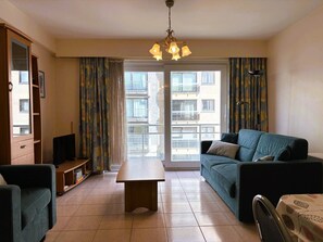 Apartment | Living room - Modern Stay With Balcony & Seaview (Middelkerke)