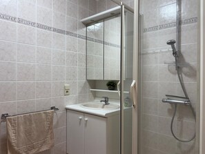 Apartment | Bathroom - Modern Stay With Balcony & Seaview (Middelkerke)