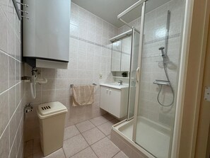 Apartment | Bathroom - Modern Stay With Balcony & Seaview (Middelkerke)