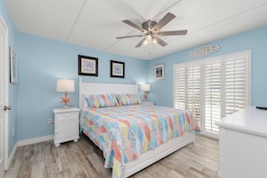 2 bedrooms, iron/ironing board, free WiFi, bed sheets - NEW!! Steps from the Beach--Newly Remodeled--Heated/Chilled Pool! (South Padre Island)