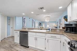 Fridge, microwave, oven, stovetop - NEW!! Steps from the Beach--Newly Remodeled--Heated/Chilled Pool! (South Padre Island)