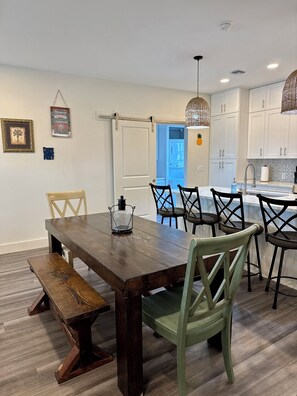 Dining - 3 BD Family Home | Extd Stays | Pets Ok (Aransas Pass)