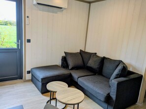 TV - Cottage in quiet meadow estate (La Chapelle-Hermier)