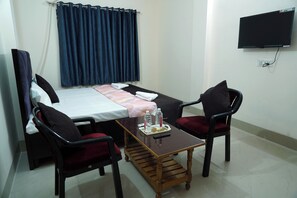 Habitación con 1 cama doble o 2 individuales | Escritorio, espacio para trabajar con un portátil, wifi gratis