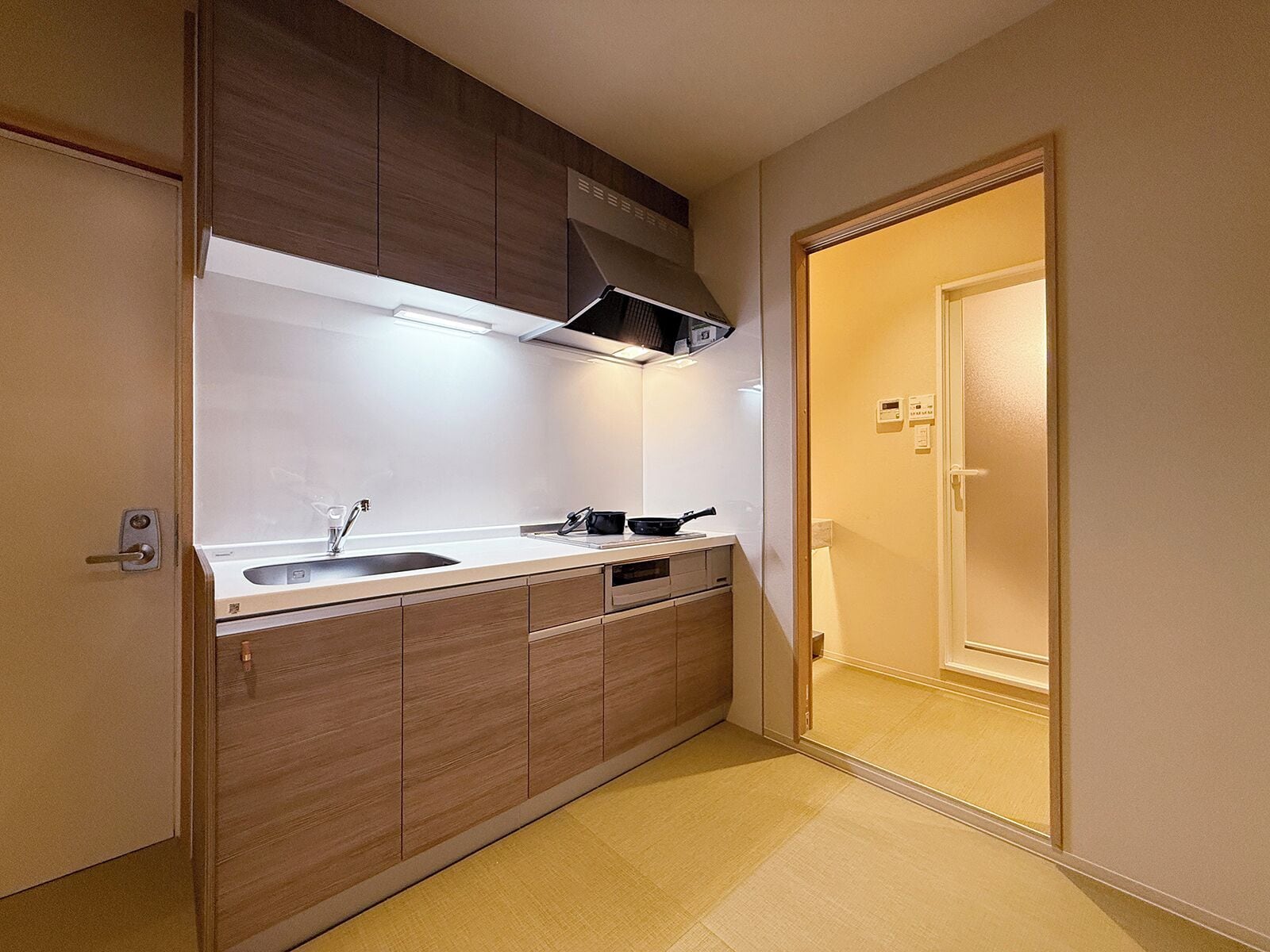 Apartment im japanischen Stil | Eigene Küche | Kühlschrank, Mikrowelle, Herdplatte, Wasserkocher