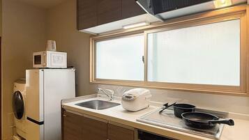 Comfort Apartment | Private kitchen | Fridge, microwave, stovetop, electric kettle