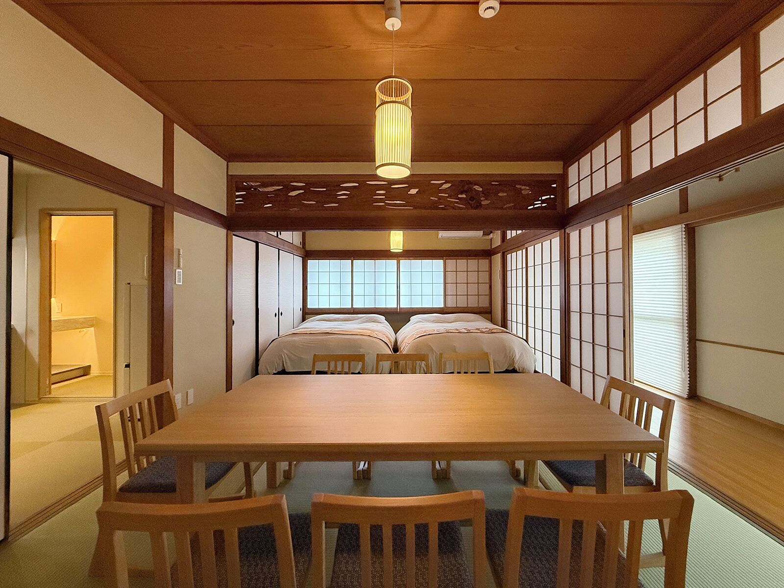 Lägenhet i japansk stil  | Vardagsrum | 55-tums smart-tv med kabelkanaler