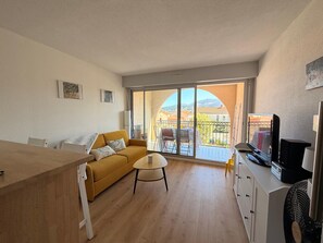 Living area - Apartment with parking, mountain view - 4 guests (Banyuls-sur-Mer)