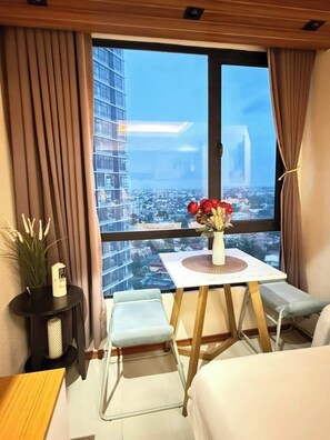 Economy kamer | Dineren