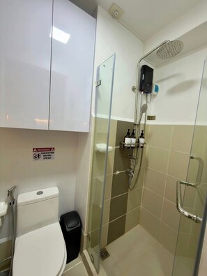 Economy Room | Bathroom - The Veranda (Taguig)
