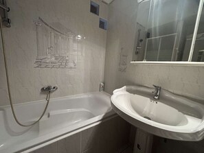 Hair dryer - Charming duplex with AC and WIFI, near the beach (Argelès-sur-Mer)