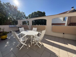 Outdoor dining - Charming duplex with AC and WIFI, near the beach (Argelès-sur-Mer)