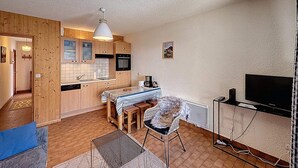 Unclassified image, 5 of 12, button - Central studio with terrace - 4 guests (Le Monêtier-les-Bains)