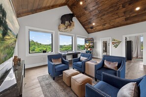 Interior - Now Open! Be the first to stay in The Grand View! (Sevierville)