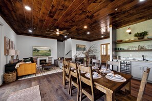 Dining - Now Open! Be the first to stay in The Grand View! (Sevierville)