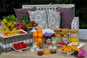 Outdoor dining - Relais Alberti (Venice)