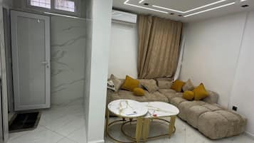 Deluxe Apartment | Living area