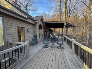 Outdoor dining - Laurel Ridge Overlook (Waynesville)
