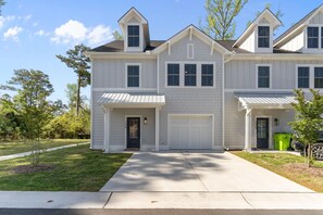 Exterior - Driftwood at Seagate - We love Doggies (Wilmington)