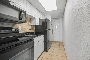 Coffee/tea maker, fridge, microwave, oven - Oceanfront King Room + Beach Access + Dog Friendly (Myrtle Beach)