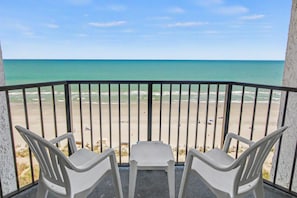 Property grounds - Oceanfront King Room + Beach Access + Dog Friendly (Myrtle Beach)