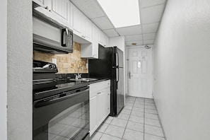 Coffee/tea maker, fridge, microwave, oven - Oceanfront King Room + Beach Access + Dog Friendly (Myrtle Beach)