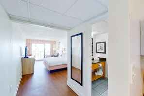 Room - Ocean Park 820 Oceanfront King Bed (Myrtle Beach)