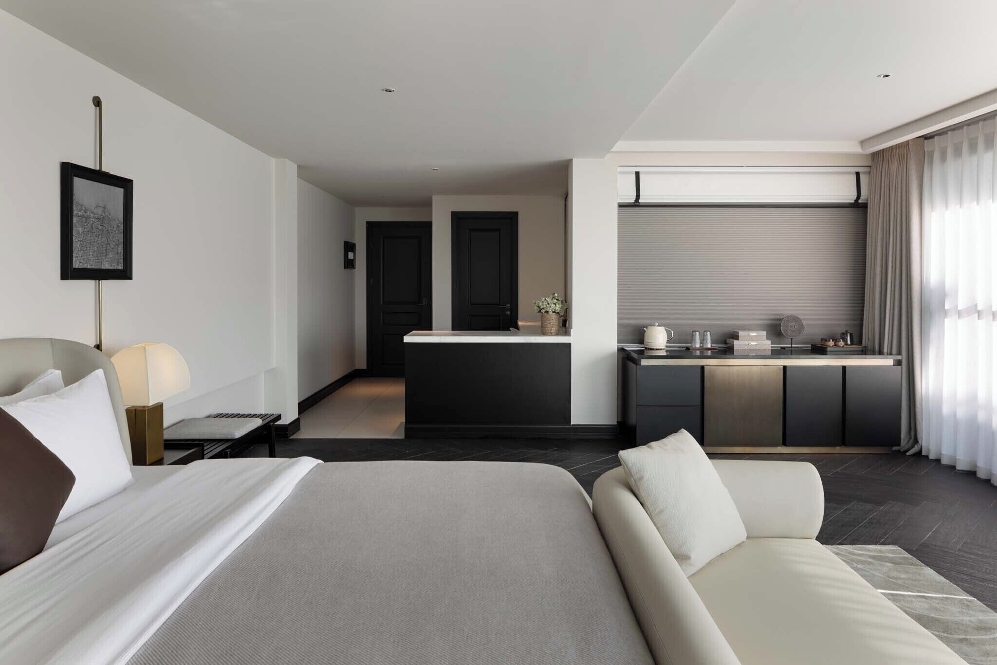 Junior Villa, Partial Lake View