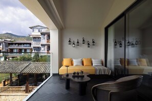 Biệt thự Junior, quang cảnh một phần hồ | Hiên