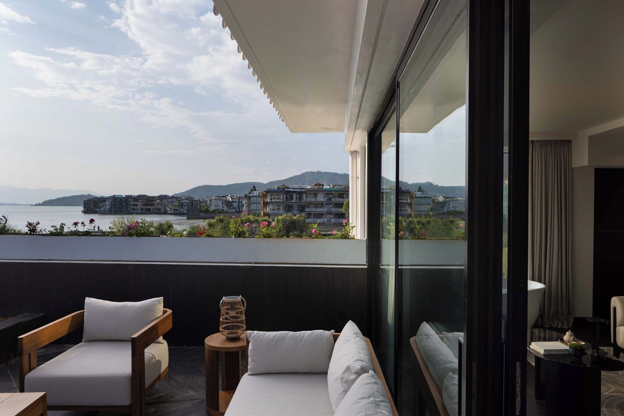 Vila Junior, pemandangan danau terbatas | Teras/patio