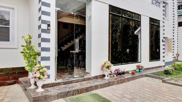 House | Meja sambut tetamu