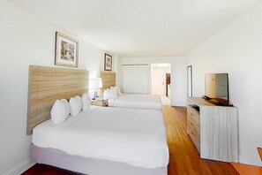 Room - Ocean Park 910 Oceanfront 2 Beds (Myrtle Beach)