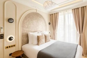 Room - DESIGNER TWO-BEDROOM SUITE WITH HAUSSMANN CHARM IN MARAIS (Paris)