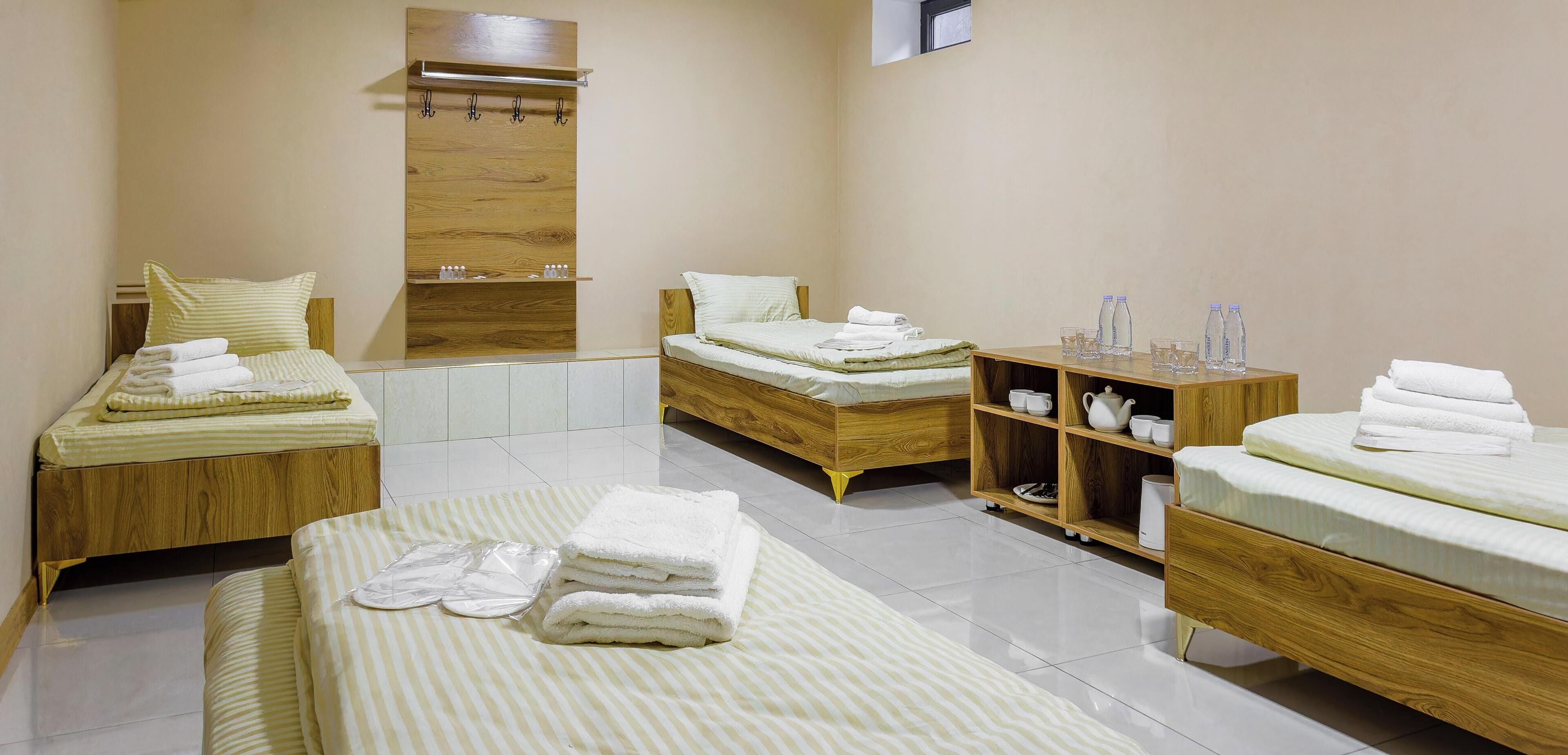 Chambre Quadruple | Fer et planche à repasser, Wi-Fi gratuit, draps fournis
