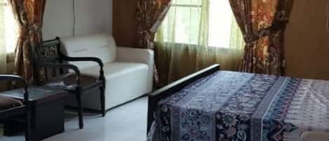 Deluxe Double Room, Mountain View | Soundproofing, iron/ironing board, free WiFi
