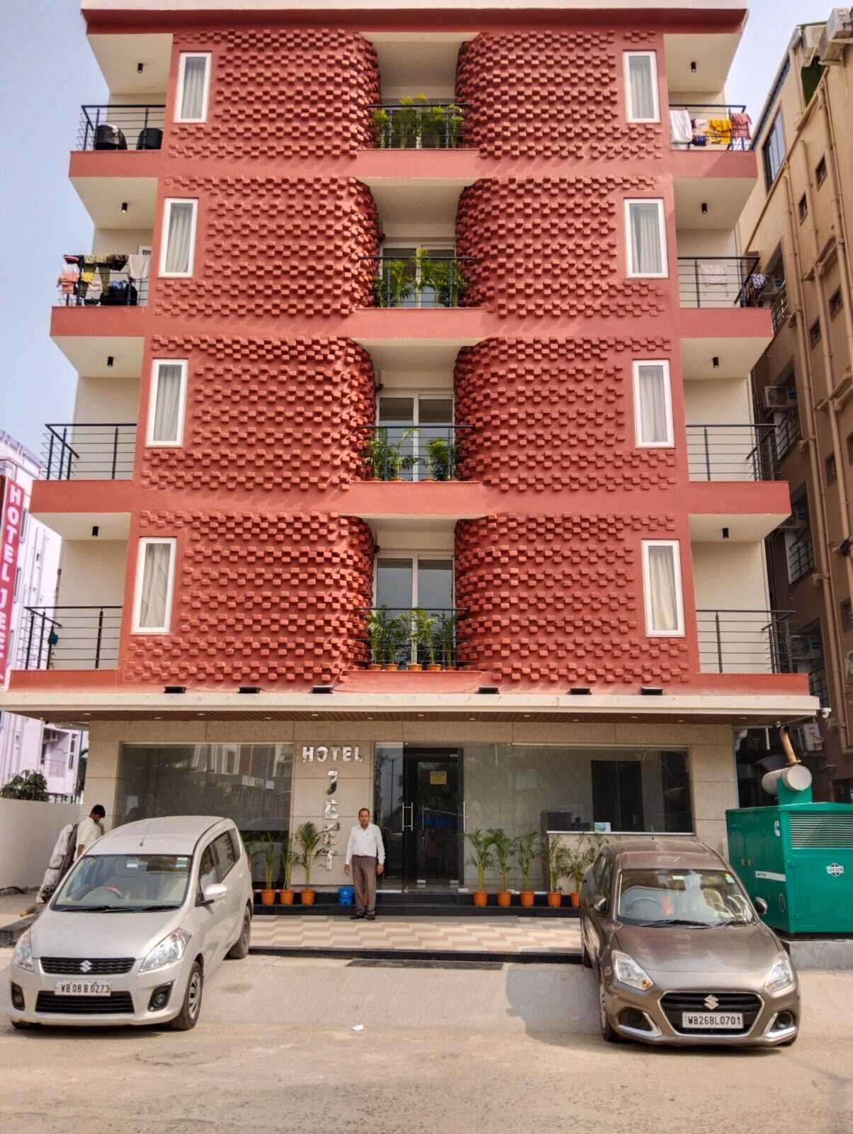 المنش أة من الخارج