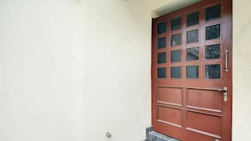 House | Meja sambut tetamu