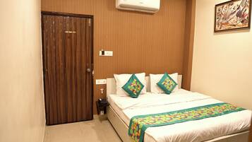 Standard Room | Desk, free WiFi, bed sheets, wheelchair access