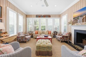 TV - Adrift: 5  BR, 4  BA House in Georgetown, Sleeps 12 (Georgetown)