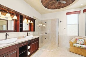 Hair dryer, towels, soap, toilet paper - Casa Dos Delfines | Ocean Views & Covered Terraces (Playa Hermosa)