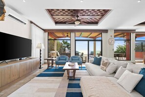 Smart TV, stereo - Casa Dos Delfines | Ocean Views & Covered Terraces (Playa Hermosa)