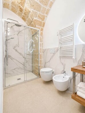 Douche, bidet